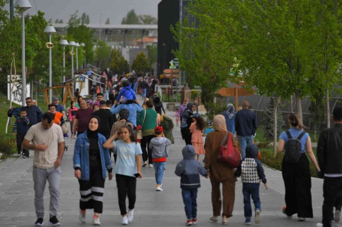 Büyükşehir Hayvanat Bahçesi’ne 1 Yılda Toplam 375 Bin Ziyaretçi