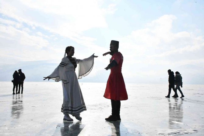 Çıldır Gölü Üzerinde Kafkas Gösterisi
