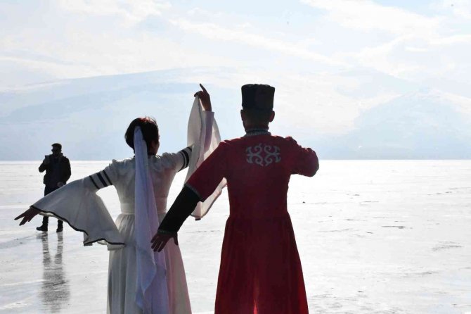 Çıldır Gölü Üzerinde Kafkas Gösterisi