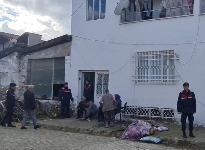Bir Babanın En Acı Günü: Karısı Ve Çocuklarını Ölü Olarak Buldu