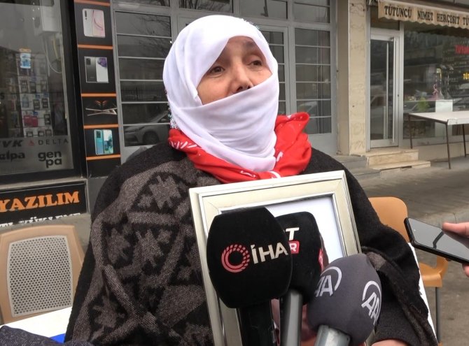 Muş’ta Annelerin Evlat Nöbeti Soğuk Havaya Rağmen Devam Ediyor