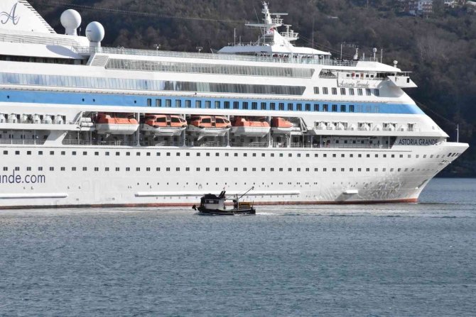 Limana Çarpan Kruvaziyer Amasra’da Bekletilecek