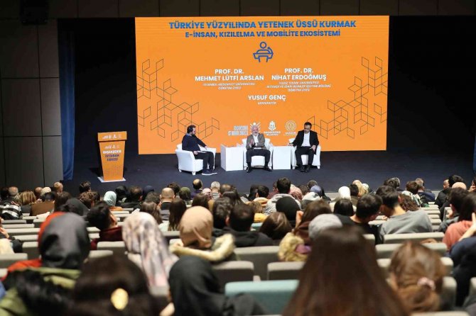 Başakşehir’de İ̇stihdam Zirvesi’ne Katılım Yoğun Oldu