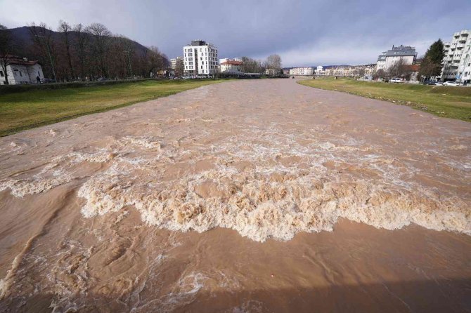 Bosna Hersek Ve Sırbistan’da Sel