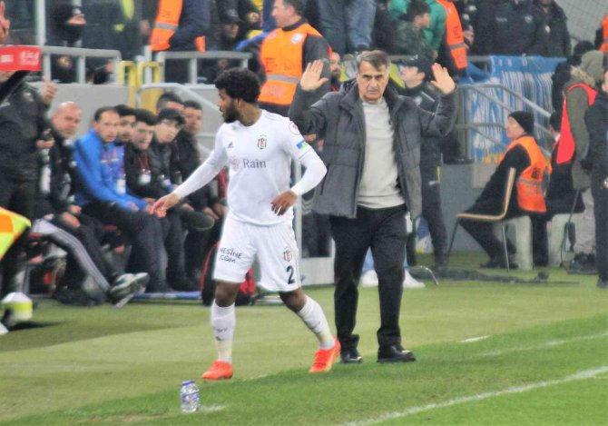 Şenol Güneş: “Kazanabileceğimiz Maçı Penaltılarda Kaybettik“