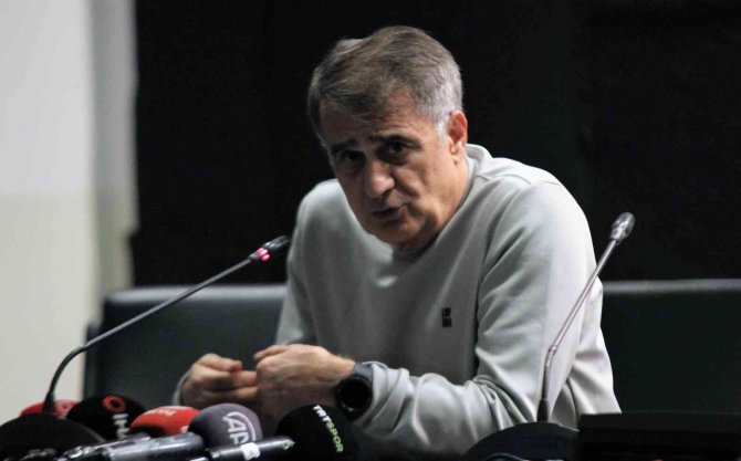 Şenol Güneş: “Kazanabileceğimiz Maçı Penaltılarda Kaybettik“