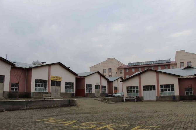 Bingöl’de Meslek Liseleri Fabrika Gibi Çalışıyor: 2022 Yılında 9,5 Milyon Lira Ciro Yaptılar