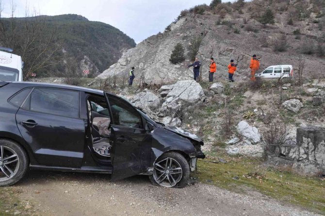 Yoldan Çıkan Otomobil Devrildi: 1 Yaralı