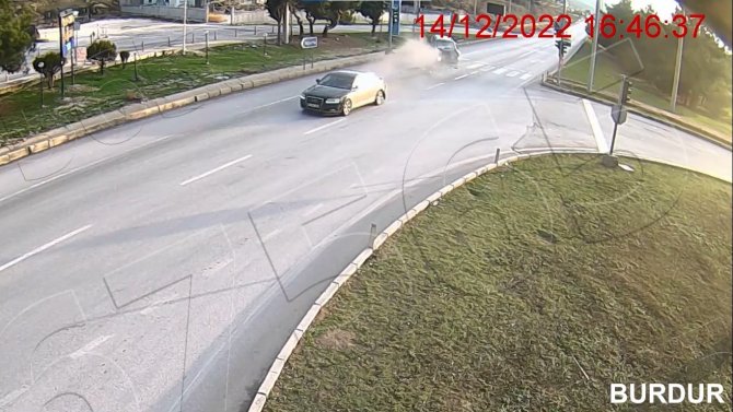 Burdur’daki Trafik Kazaları Kameralara Yansıdı