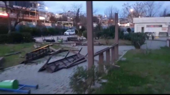 Bursa’da Lodos Kamelyaları Parçaladı, Esnaf Tezgah Açamadı