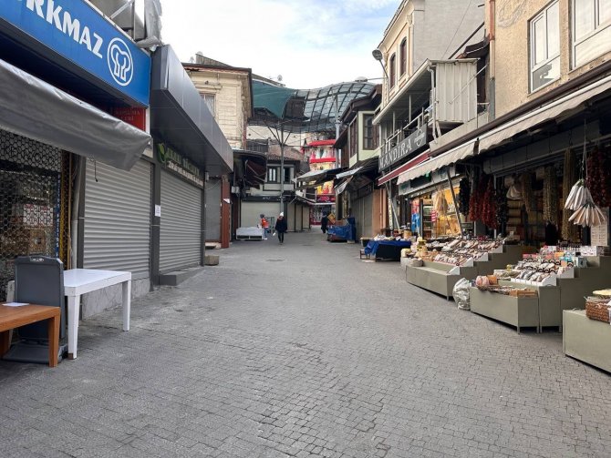 Bursa’da Lodos Kamelyaları Parçaladı, Esnaf Tezgah Açamadı