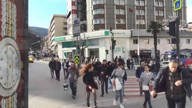 Bursa’da Şiddetli Lodos Zor Anlar Yaşatmaya Devam Ediyor