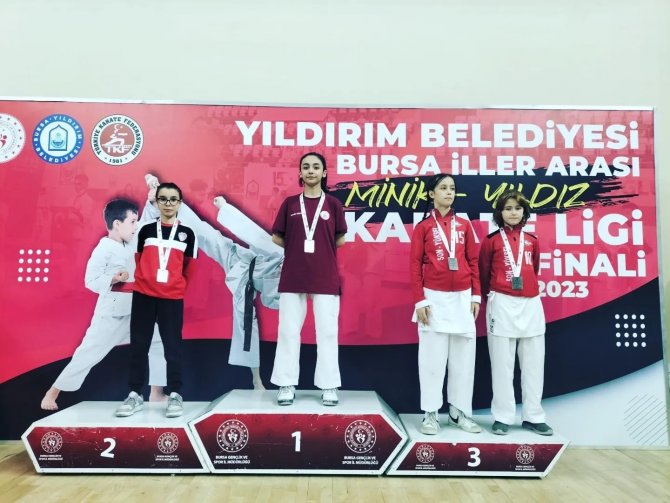 Bursa’dan 15 Madalya Ve 8 Kupa İle Döndüler