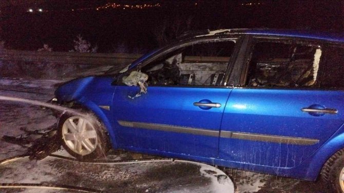 Seyir Halindeki Otomobil Küle Döndü