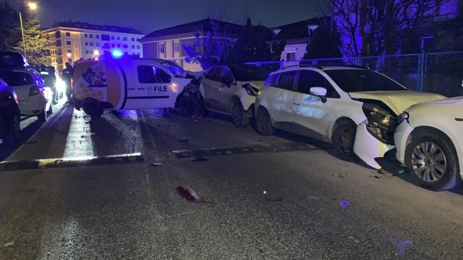 Büyükçekmece’de Alkollü Sürücü Ortalığı Savaş Alanına Çevirdi