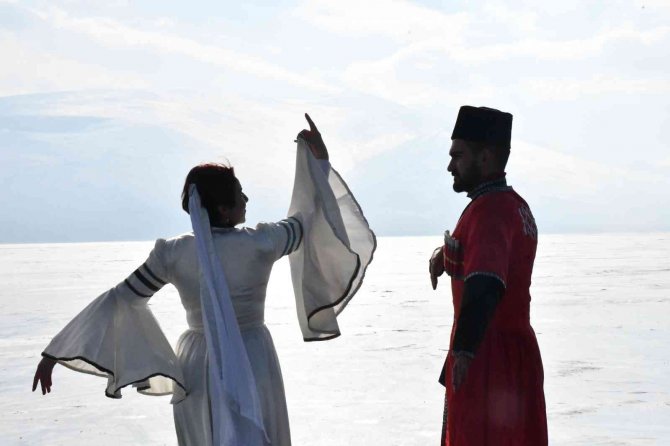 Çıldır Gölü Üzerinde Kafkas Gösterisi