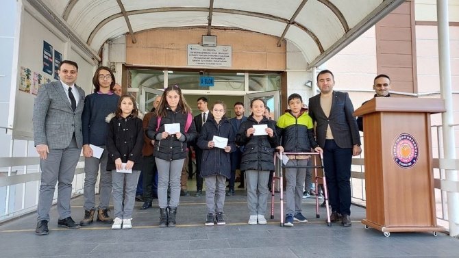 Bu Yarışmada Öğrenciler Okudukları Kitaplarla Yarıştı