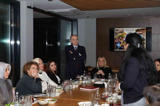 Başkan Özlü İş Kadınları İle Buluştu