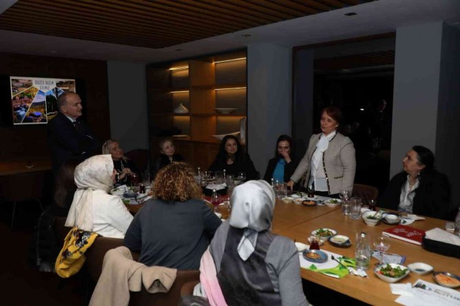 Başkan Özlü İş Kadınları İle Buluştu