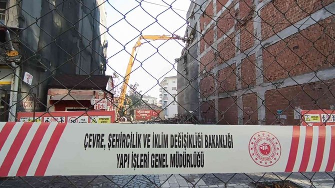 Depremin İzleri Tek Tek Siliniyor