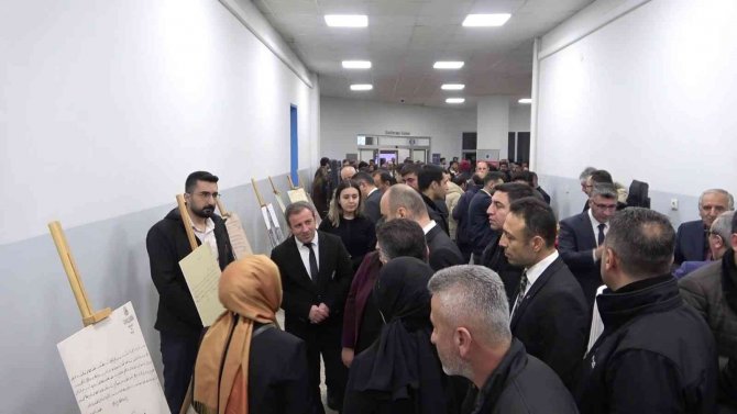 Batman’da Sanatseverler Sergi Ve Kitap Tanıtımında Buluştu