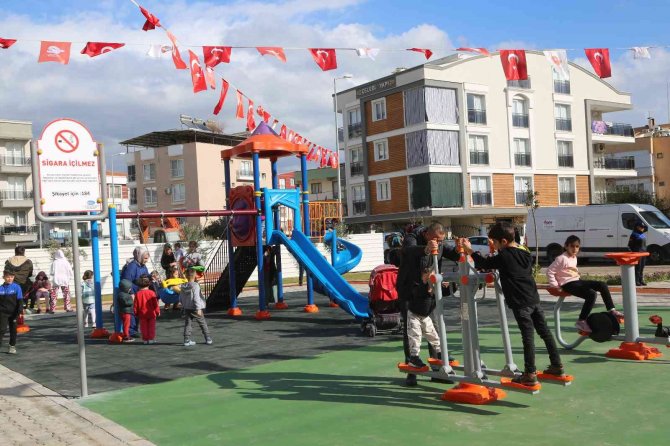 Efeler’de Gençlik Parkı Düzenlenen Törenle Açıldı