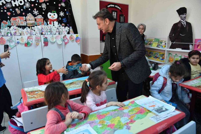 Bahçelievler’deki Öğrencilere ‘Dijital’ Karne Hediyesi Verildi