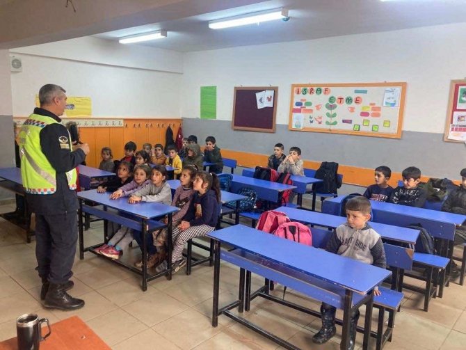 Jandarma Ekiplerinden Öğrencilere Trafik Semineri