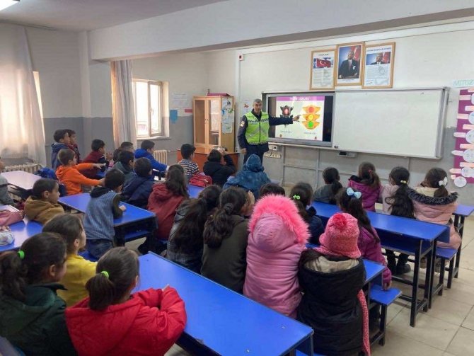 Jandarma Ekiplerinden Öğrencilere Trafik Semineri