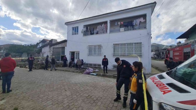 Bir Babanın En Acı Günü: Karısı Ve Çocuklarını Ölü Olarak Buldu