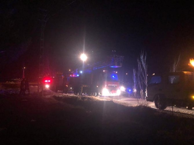 Depoda Çıkan Yangın Büyümeden Söndürüldü