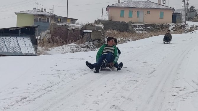 Çocukların Kızak Keyfi