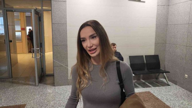 Eşi Yağmur Aşık’a Kendisine Hakaret Ettiği İddiasıyla Dava Açan Emre Aşık: " Şu An Kendisiyle Aynı Yerde Olmaktan Ve Aynı Havayı Solumaktan Bile Rahatsız Oluyorum"
