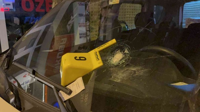 Park Halindeki 3 Araç Maganda Kurşununa Hedef Oldu