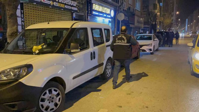 Park Halindeki 3 Araç Maganda Kurşununa Hedef Oldu