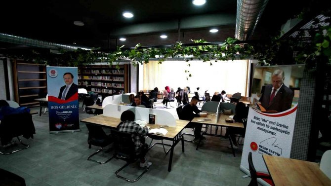 Karesi Millet Kıraathanesi Gençlerin Gözdesi