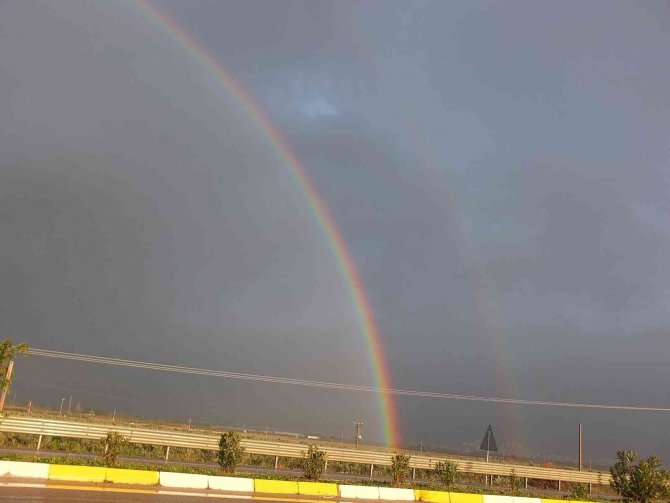 Gökkuşağı Büyüledi