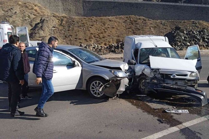 Gümüşhane’de Trafik Kazası: 3 Yaralı