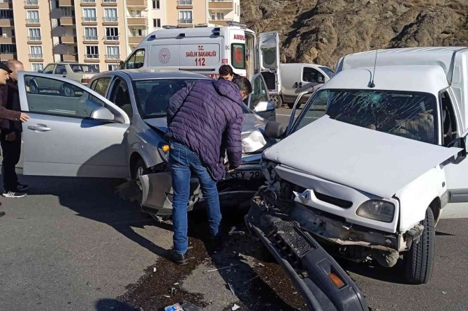 Gümüşhane’de Trafik Kazası: 3 Yaralı