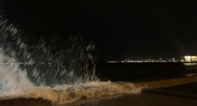 İ̇stanbul’da Lodos Etkili Oluyor