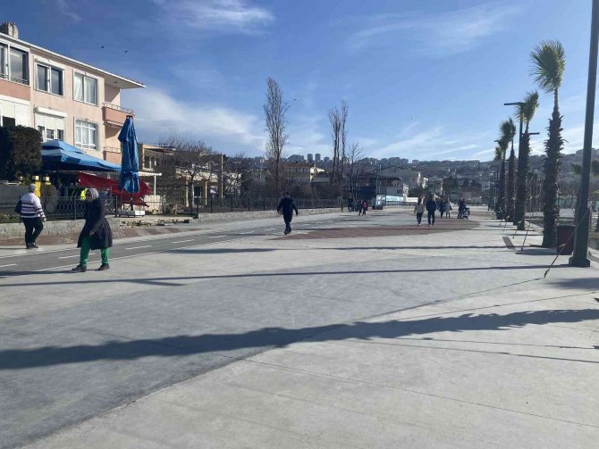 Lodos Nedeniyle Metrelerce Yükselen Dalgalarla Fotoğraf Çekinmek İçin Islanmayı Göze Aldılar