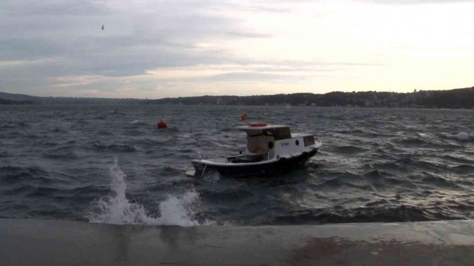 İ̇stanbul’da Lodos Etkili Oldu, Vatandaşlar Yürümekte Güçlük Çekti