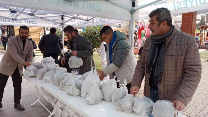 Belediye İstiridye Mantarları Yetiştirip, Halka Ücretsiz Dağıttı