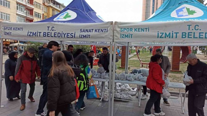 Belediye İstiridye Mantarları Yetiştirip, Halka Ücretsiz Dağıttı
