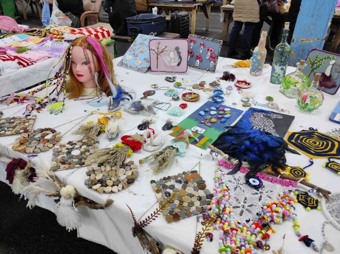 Kadınlar El Emeğini Kazanca Dönüştürüyor