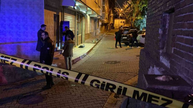 Kağıthane’de Motosikletli Maskeli Saldırganlar Kıraathaneye Silahlı Saldırı Düzenledi: 1’i Ağır 3 Yaralı