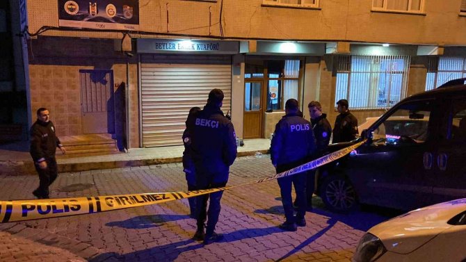Kağıthane’de Motosikletli Maskeli Saldırganlar Kıraathaneye Silahlı Saldırı Düzenledi: 1’i Ağır 3 Yaralı