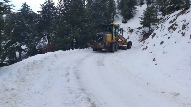 Kahramanmaraş’ta Kar Ve Tipiden Kapanan 186 Mahalle Yolu Açıldı