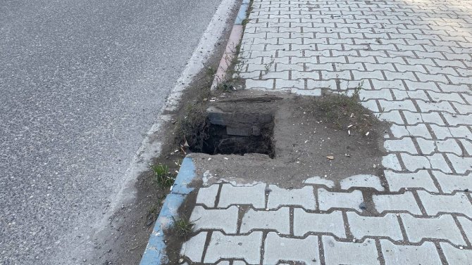 Su Kanalının Demir Kapağı Hırsızlığı Cep Telefonuyla Kaydedildi