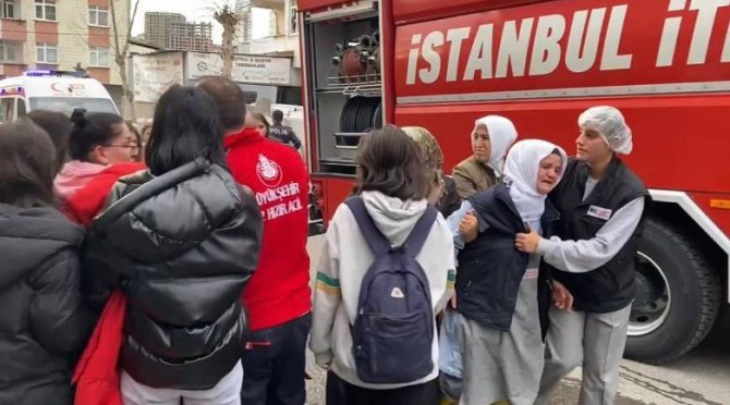 Kartal’da Apartman Dairesi Alev Alev Yandı: 3 Kişi Mahsur Kaldı